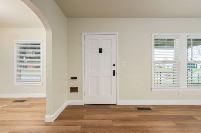 1816 N Vagedes Avenue, Fresno, CA 93705