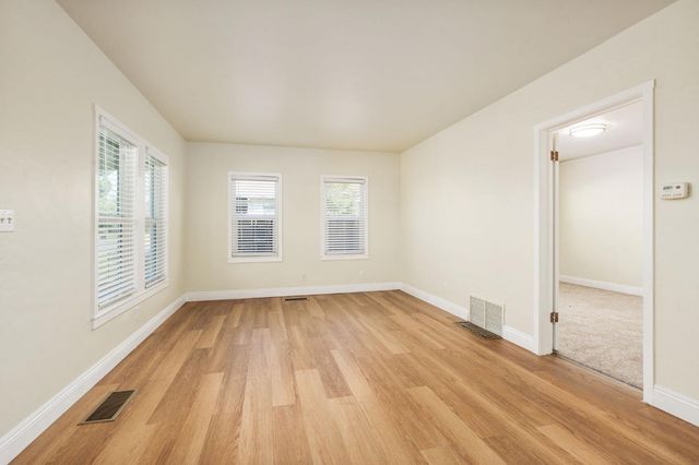 1816 N Vagedes Avenue, Fresno, CA 93705