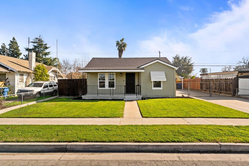 1816 N Vagedes Avenue, Fresno, CA 93705