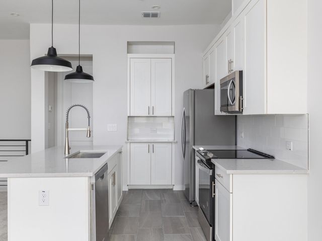 12001 Vista Parke DR 1204, Austin, TX 78726