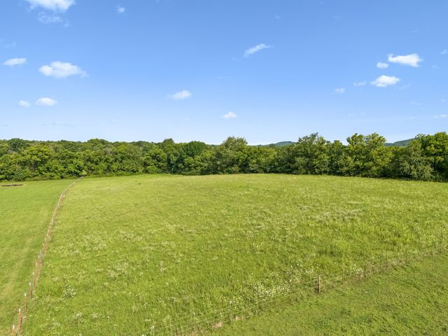 1234 Polk Ln, Columbia, TN 38401