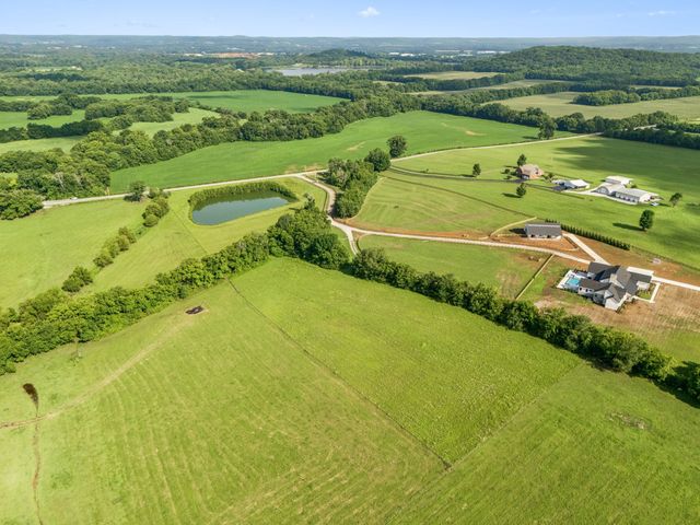 1234 Polk Ln, Columbia, TN 38401