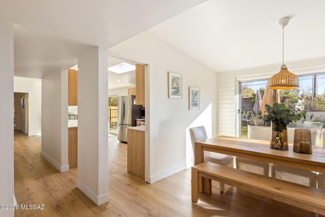 7076 E Arrowhead Drive, Tucson, AZ 85715