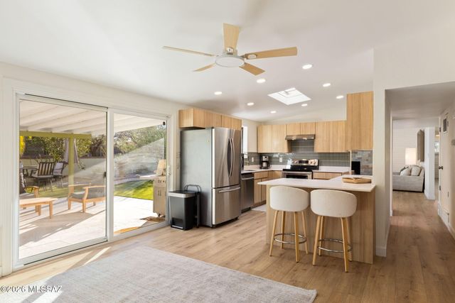 7076 E Arrowhead Drive, Tucson, AZ 85715