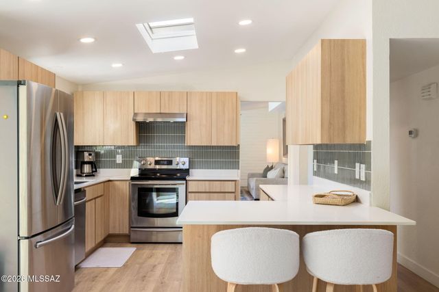 7076 E Arrowhead Drive, Tucson, AZ 85715