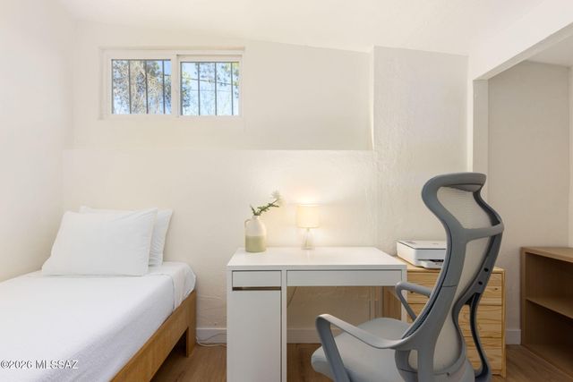 7076 E Arrowhead Drive, Tucson, AZ 85715