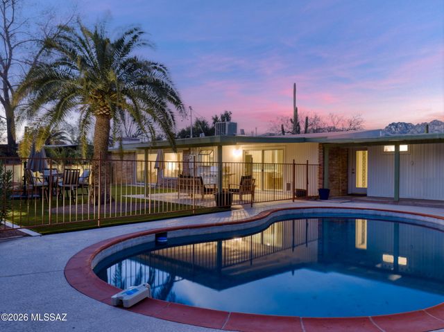 7076 E Arrowhead Drive, Tucson, AZ 85715