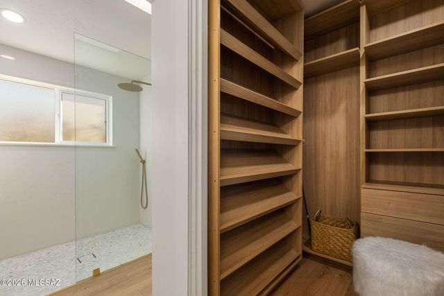 7076 E Arrowhead Drive, Tucson, AZ 85715