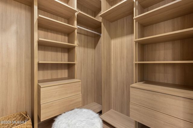 7076 E Arrowhead Drive, Tucson, AZ 85715