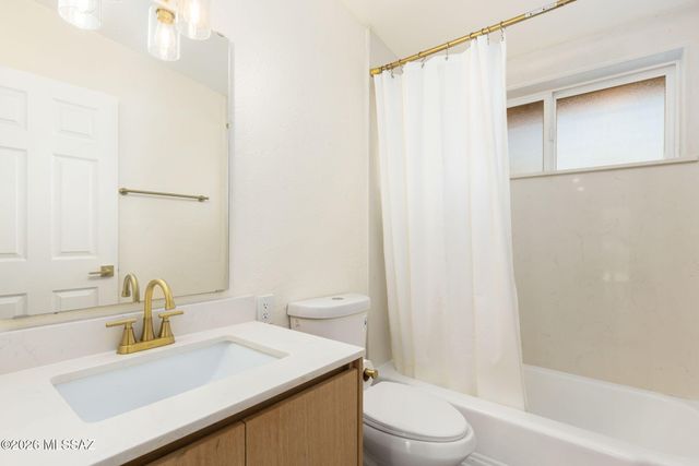 7076 E Arrowhead Drive, Tucson, AZ 85715