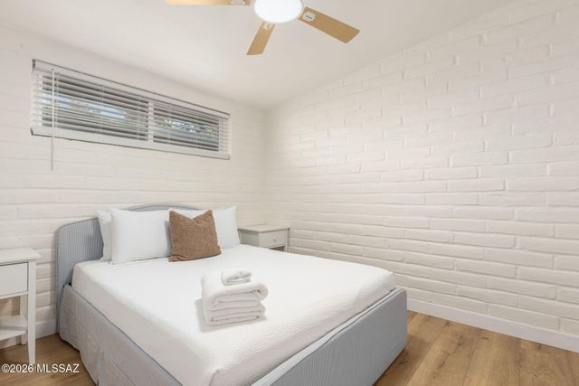 7076 E Arrowhead Drive, Tucson, AZ 85715