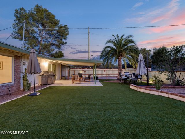 7076 E Arrowhead Drive, Tucson, AZ 85715