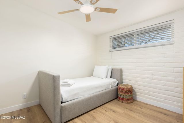 7076 E Arrowhead Drive, Tucson, AZ 85715