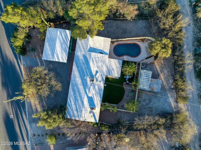 7076 E Arrowhead Drive, Tucson, AZ 85715