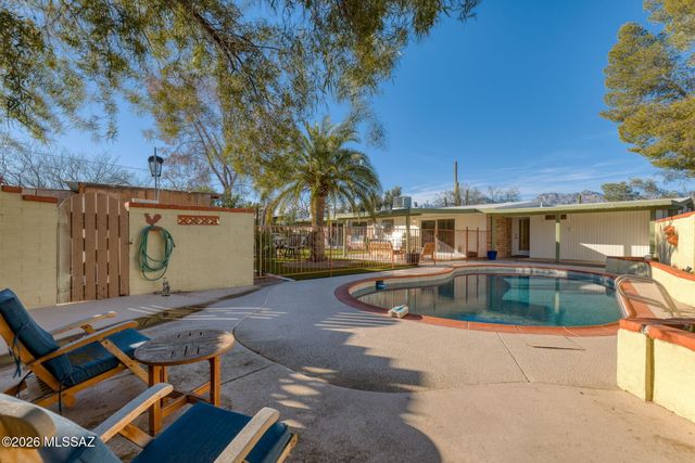 7076 E Arrowhead Drive, Tucson, AZ 85715