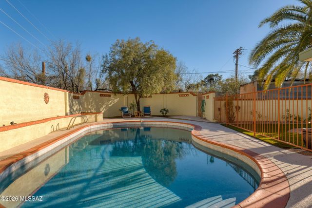 7076 E Arrowhead Drive, Tucson, AZ 85715