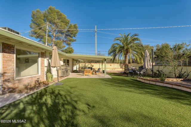 7076 E Arrowhead Drive, Tucson, AZ 85715