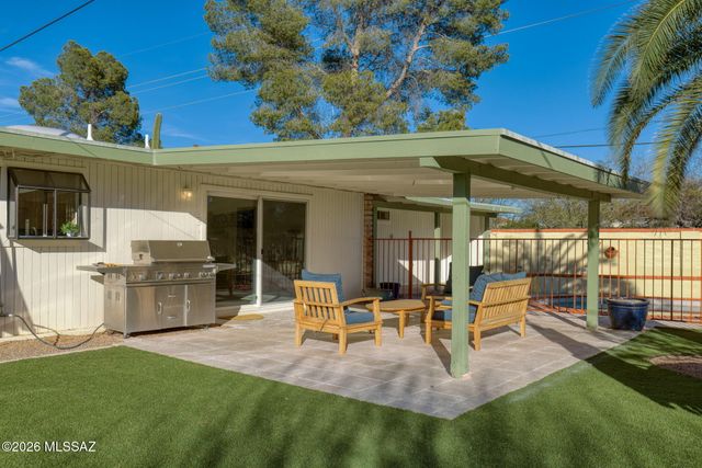 7076 E Arrowhead Drive, Tucson, AZ 85715