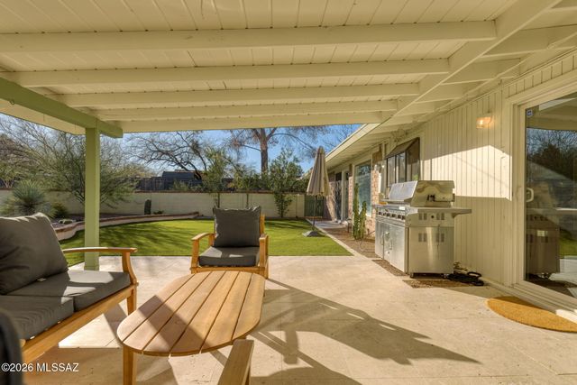 7076 E Arrowhead Drive, Tucson, AZ 85715