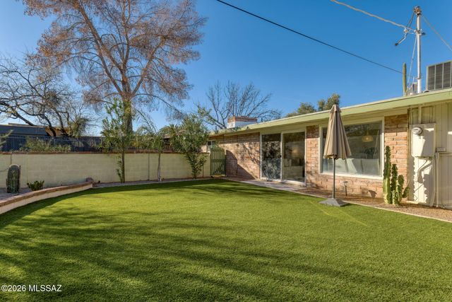 7076 E Arrowhead Drive, Tucson, AZ 85715