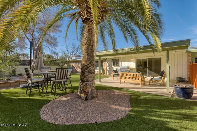 7076 E Arrowhead Drive, Tucson, AZ 85715