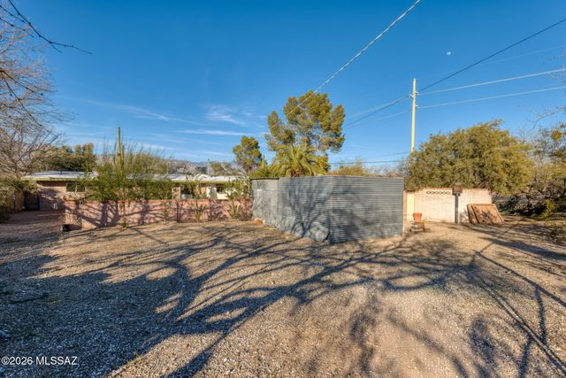 7076 E Arrowhead Drive, Tucson, AZ 85715
