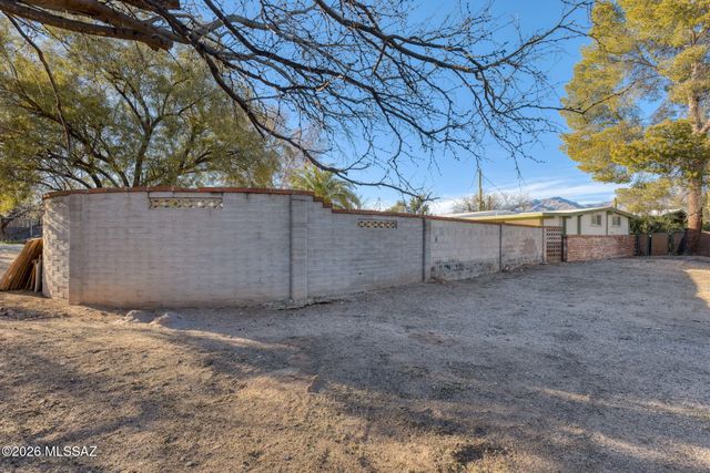 7076 E Arrowhead Drive, Tucson, AZ 85715