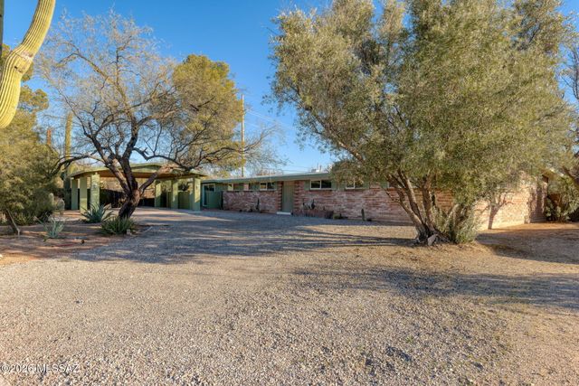 7076 E Arrowhead Drive, Tucson, AZ 85715
