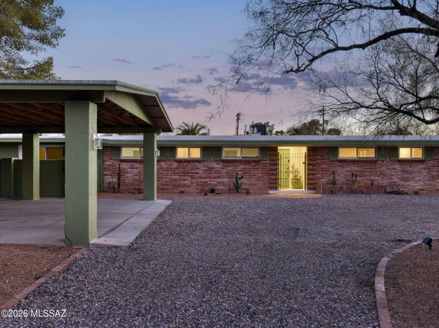 7076 E Arrowhead Drive, Tucson, AZ 85715