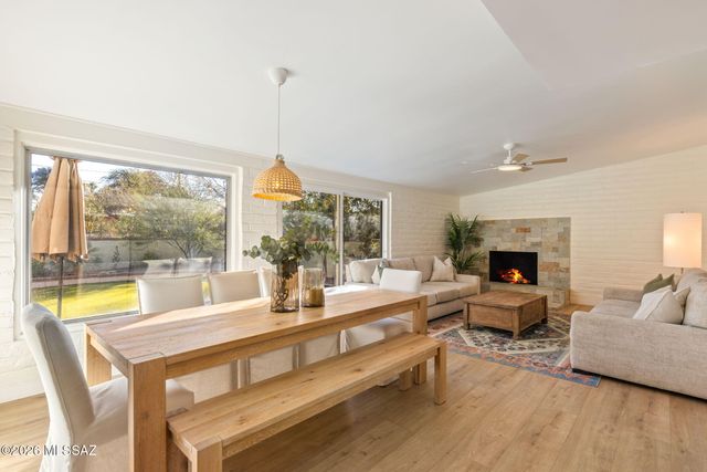 7076 E Arrowhead Drive, Tucson, AZ 85715