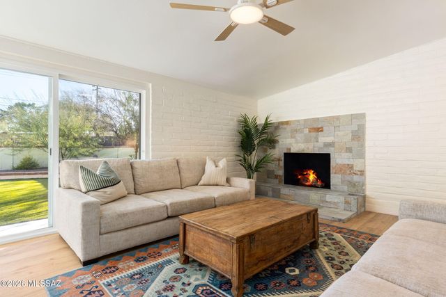 7076 E Arrowhead Drive, Tucson, AZ 85715