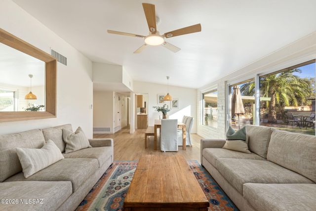 7076 E Arrowhead Drive, Tucson, AZ 85715