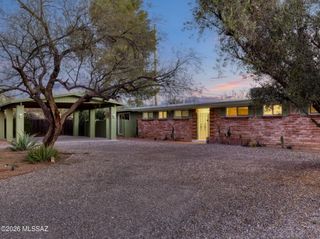 7076 E Arrowhead Drive, Tucson, AZ 85715