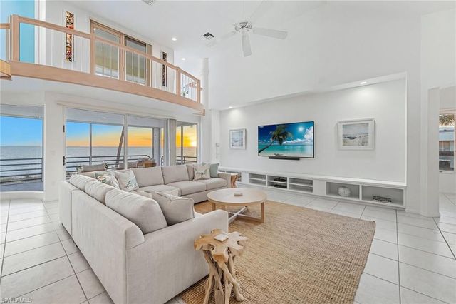 30 3rd AVE S, Naples, FL 34102