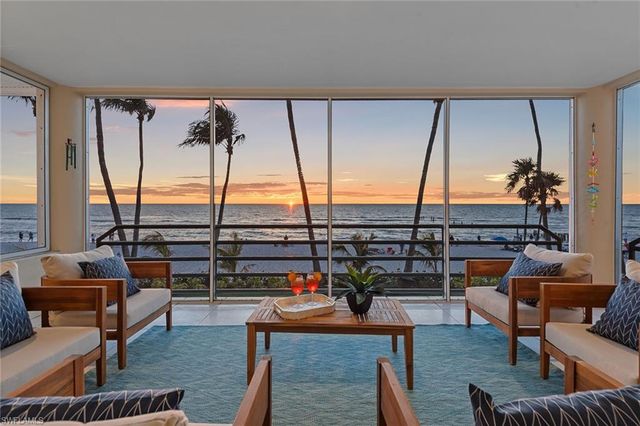 30 3rd AVE S, Naples, FL 34102
