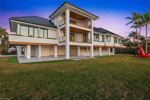 30 3rd AVE S, Naples, FL 34102