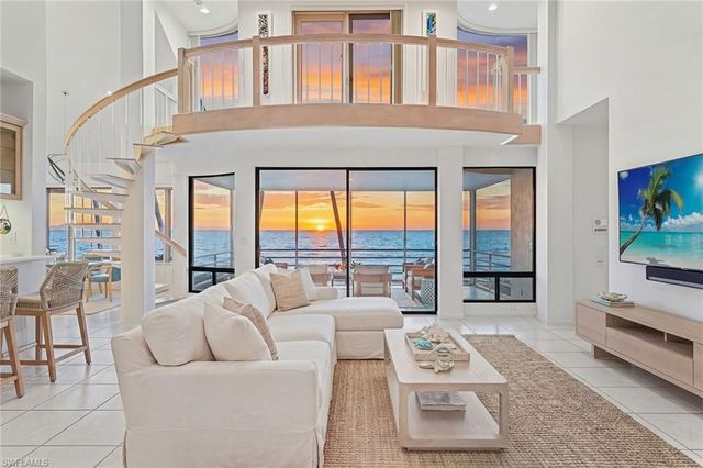 30 3rd AVE S, Naples, FL 34102
