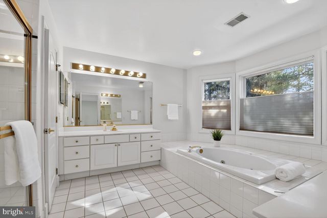 5516 THORNBUSH CT, Bethesda, MD 20814