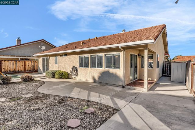 1971 Glarner St, Hollister, CA 95023