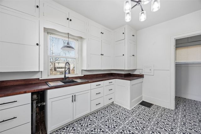 1410 7th Avenue SE, Cedar Rapids, IA 52403