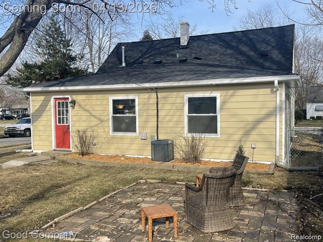 22859 Almond Avenue, Eastpointe, MI 48021