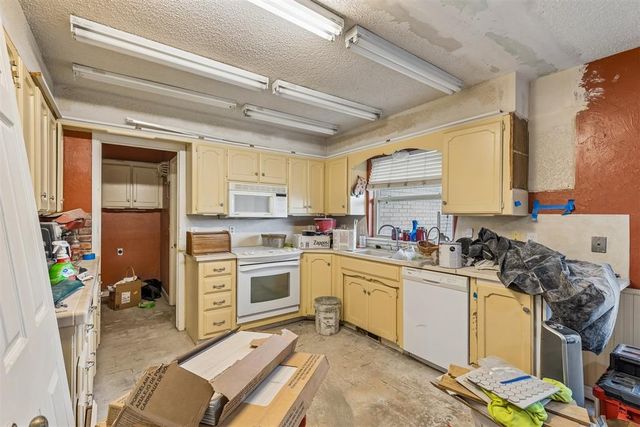 9712 Willow Wind Drive, Midwest City, OK 73130