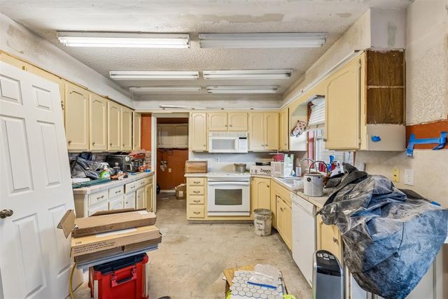 9712 Willow Wind Drive, Midwest City, OK 73130