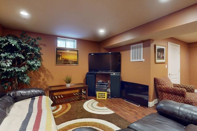 26 Dover Drive, Walpole, MA 02081