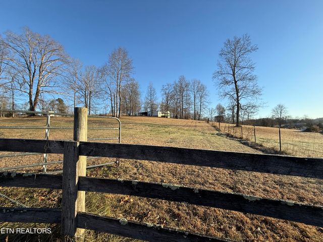467 Russell Hill Rd, Speedwell, TN 37870