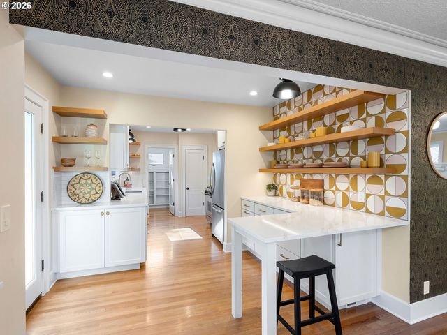 7221 Sw BRIER Pl, Portland, OR 97219