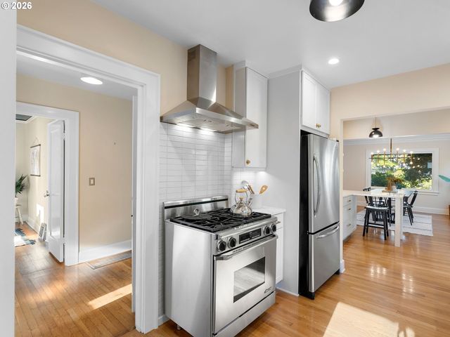 7221 Sw BRIER Pl, Portland, OR 97219
