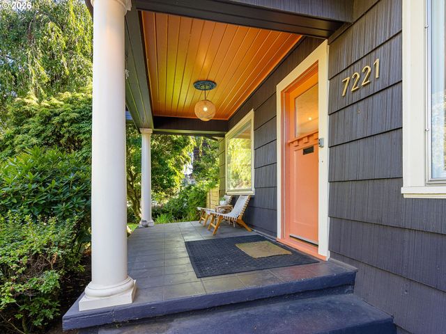 7221 Sw BRIER Pl, Portland, OR 97219