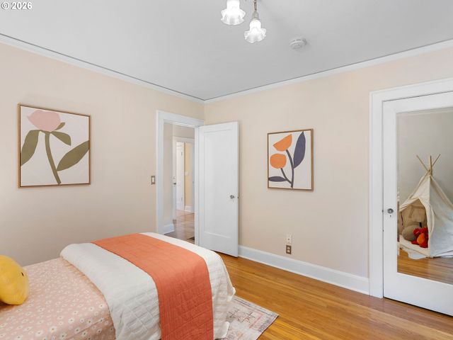 7221 Sw BRIER Pl, Portland, OR 97219