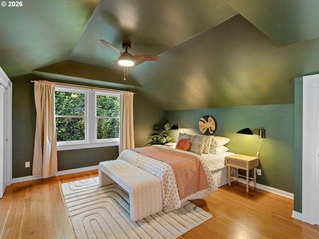 7221 Sw BRIER Pl, Portland, OR 97219
